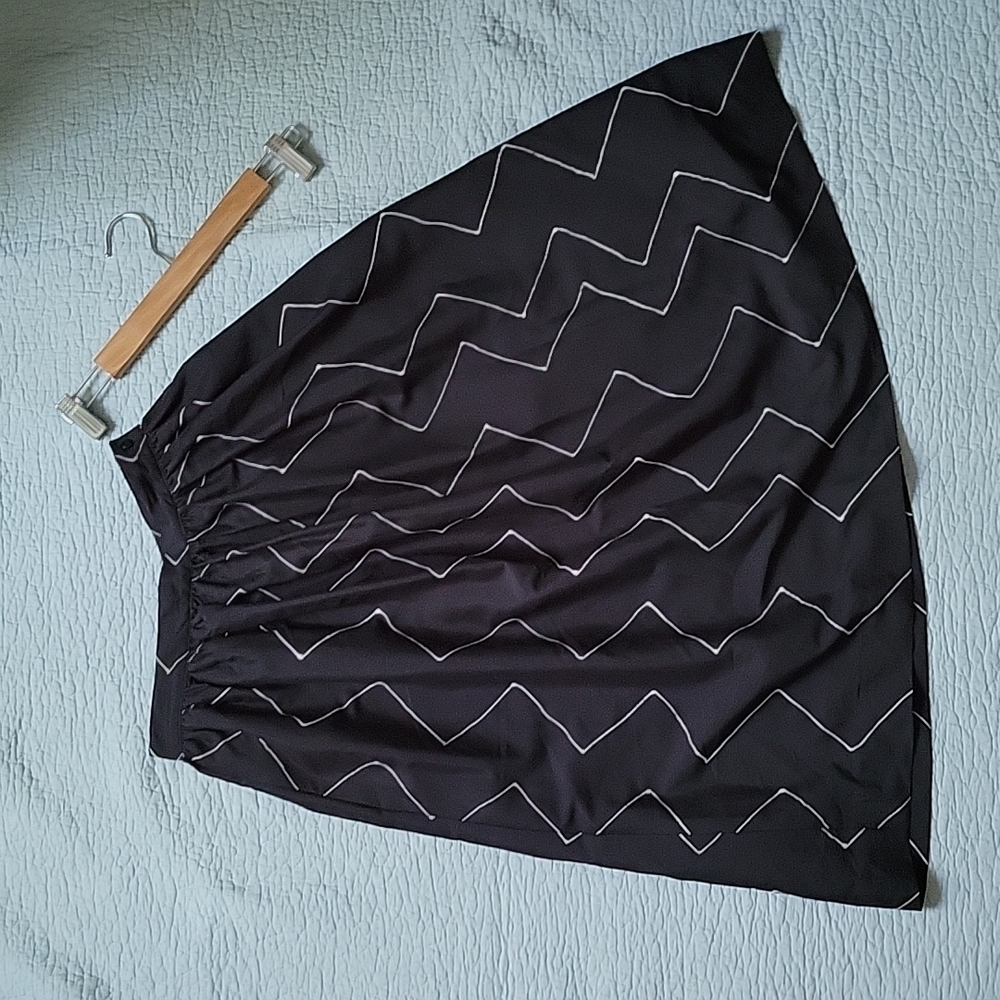 Evelyn De Jonge VINTAGE lightweight skirt with pockets! Black & white zigzag 🦓